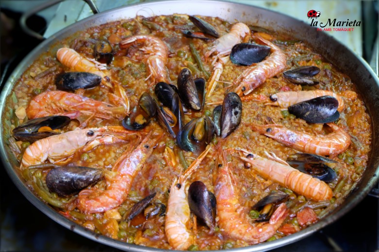 Cenar una buena paella marinera en restaurante en Mollet íntimo , cocina catalana La Marieta