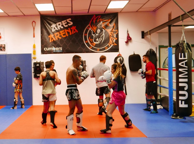 El mejor Boxeo para chicas en Mollet, Barcelona Ares Arena Club, entrenadores expertos en artes marciales